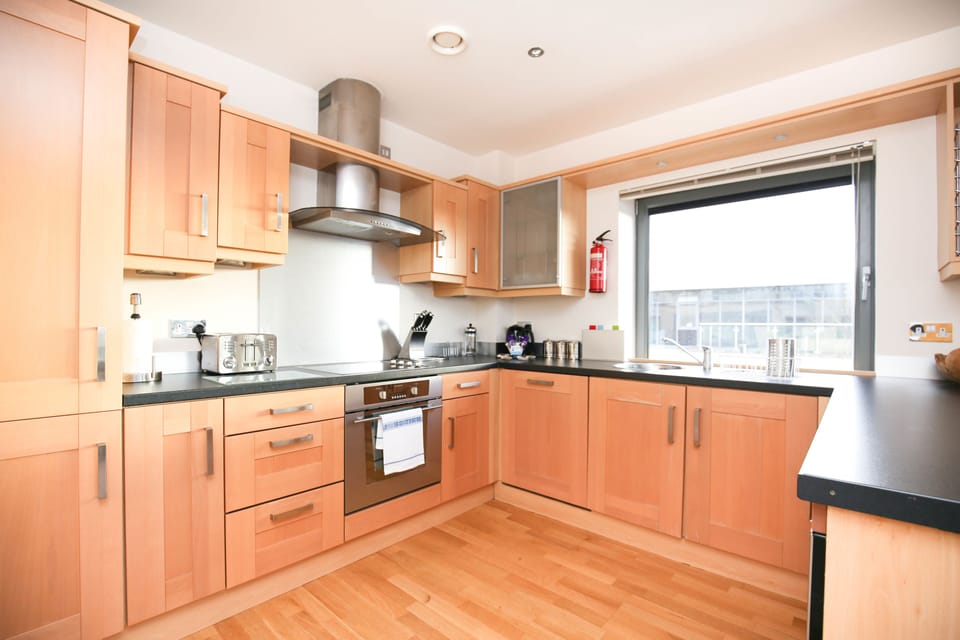 Design Apartment, 2 Bedrooms, 2 Bathrooms | Private kitchen | Fridge, microwave, oven, stovetop