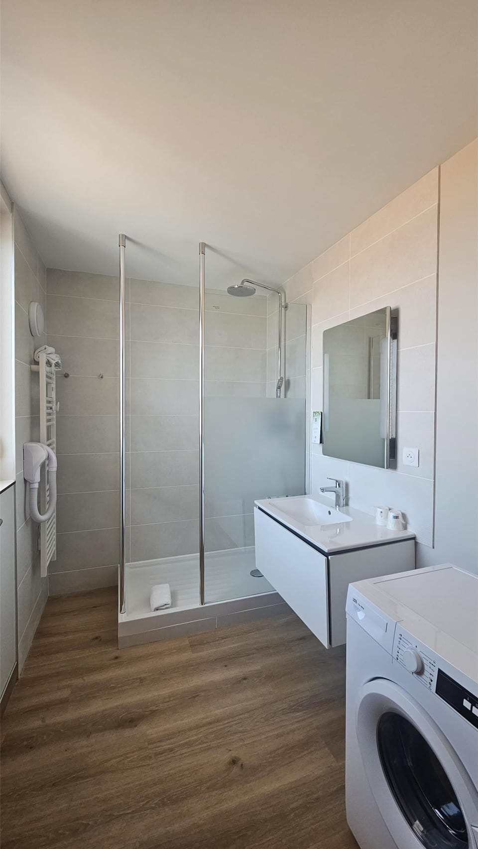 Apartment, Multiple Beds | Bathroom | Shower, eco-friendly toiletries, hair dryer, towels