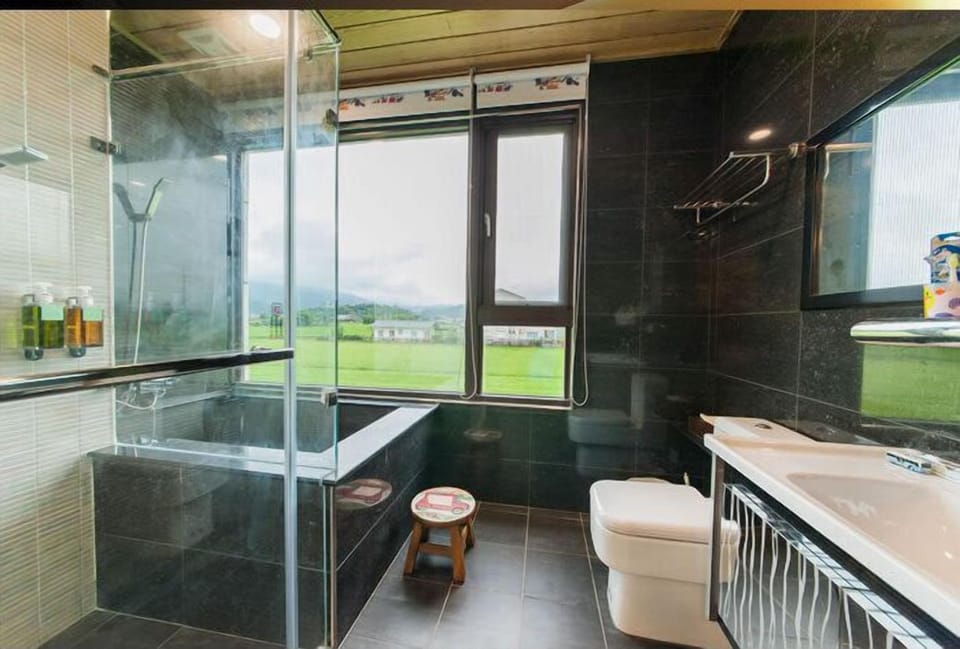 Family Quadruple Room, 1 Bedroom, Bathtub | Premium bedding, soundproofing, cribs/infant beds, free WiFi