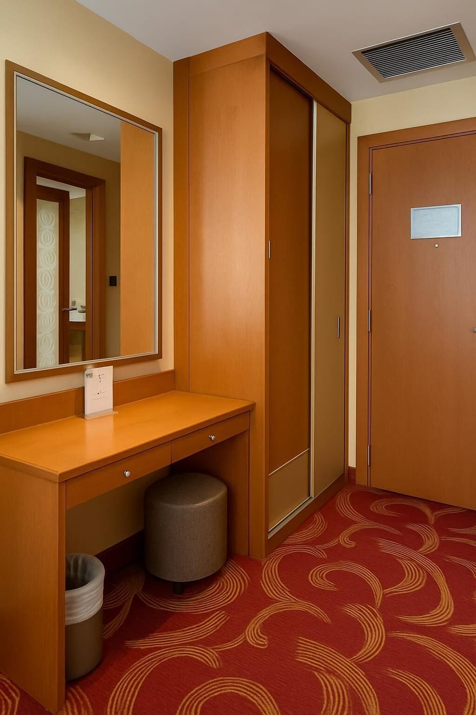 Premium Twin Room | Premium bedding, minibar, in-room safe, soundproofing