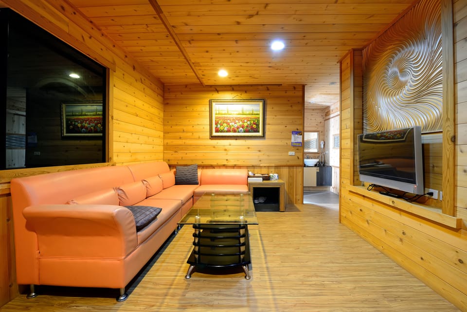 Family Room, Non Smoking, Mountain View (Standard) | Down comforters, free WiFi, bed sheets