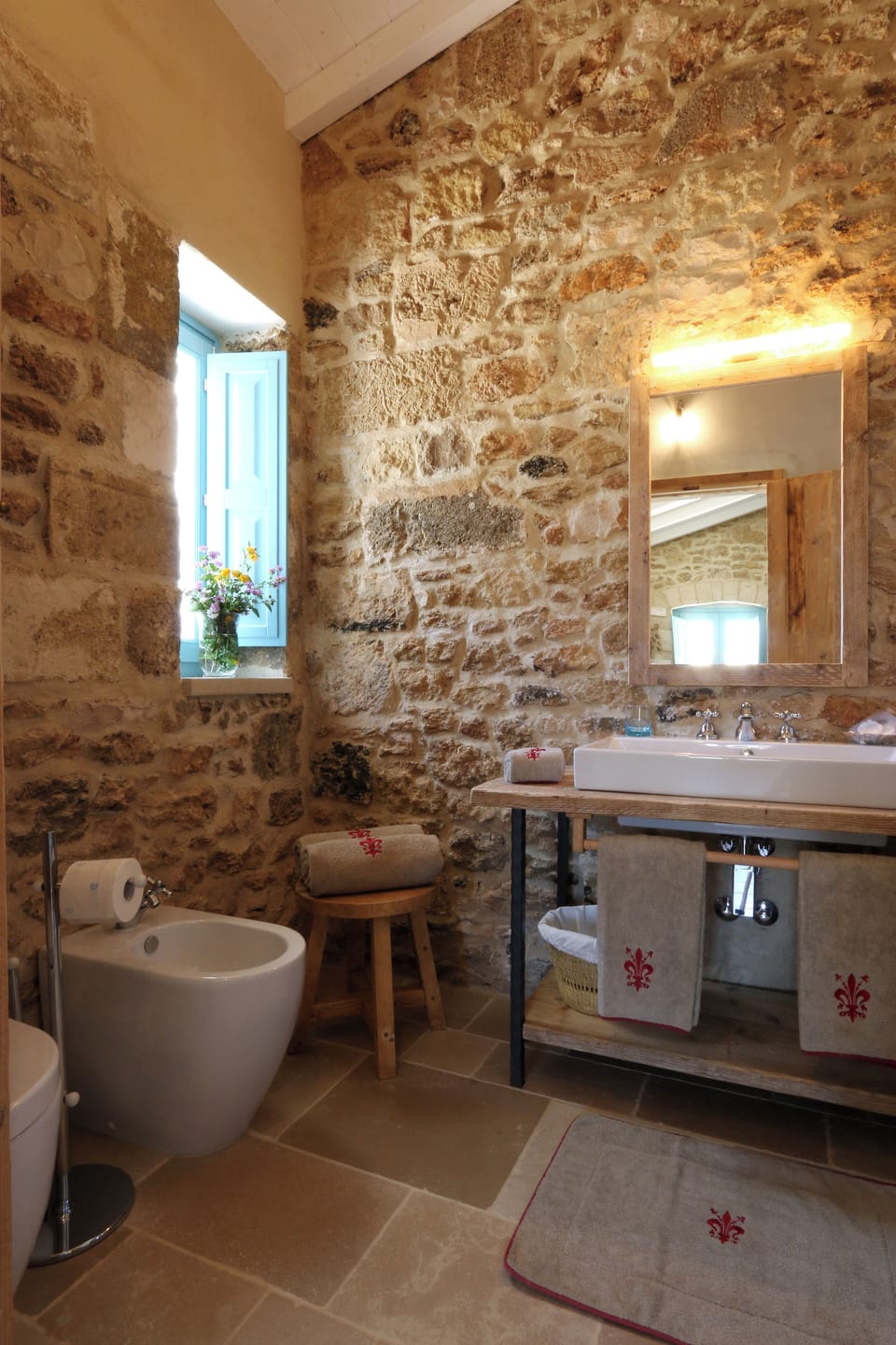 Shower, free toiletries, slippers, bidet