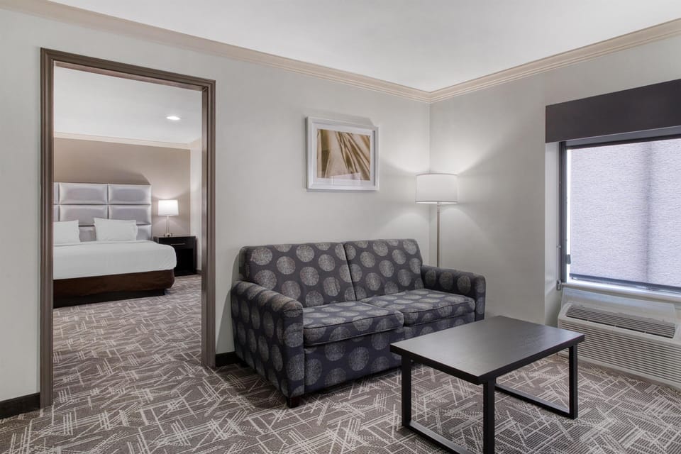 Suite, 1 King Bed, Accessible, Non Smoking | Premium bedding, desk, laptop workspace, blackout drapes