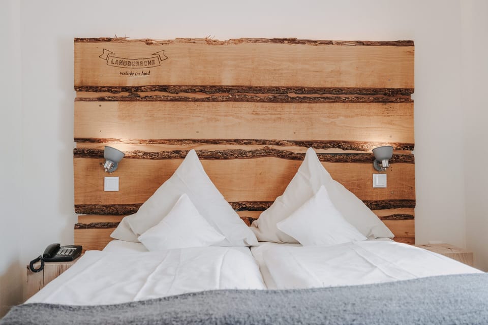Basic Double Room, 1 Double Bed (SaarClassic) | Hypo-allergenic bedding, minibar, in-room safe