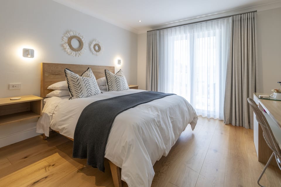 Superior Room, 1 Queen Bed, Lagoon View | Premium bedding, down comforters, minibar, in-room safe