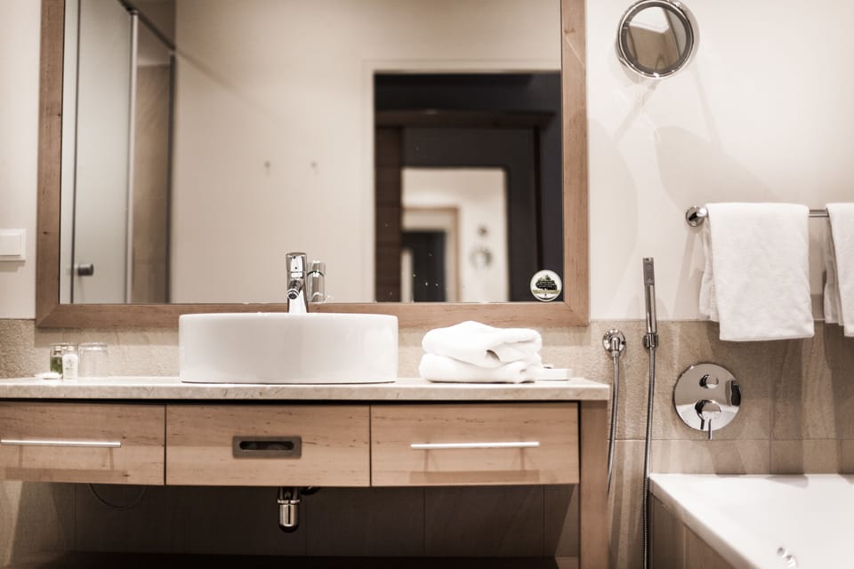 Separate tub and shower, free toiletries, hair dryer, bathrobes