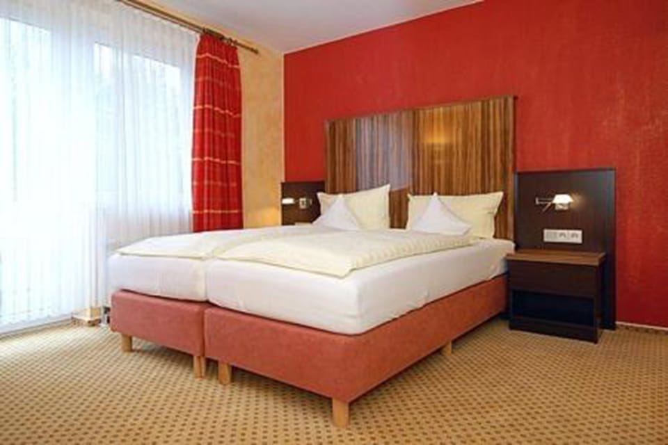 Classic Double Room, Annex Building | In-room safe, blackout drapes, free cribs/infant beds, WiFi