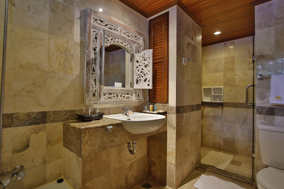Junior Suite, Ocean View | Bathroom | Combined shower/tub, deep soaking tub, free toiletries, slippers