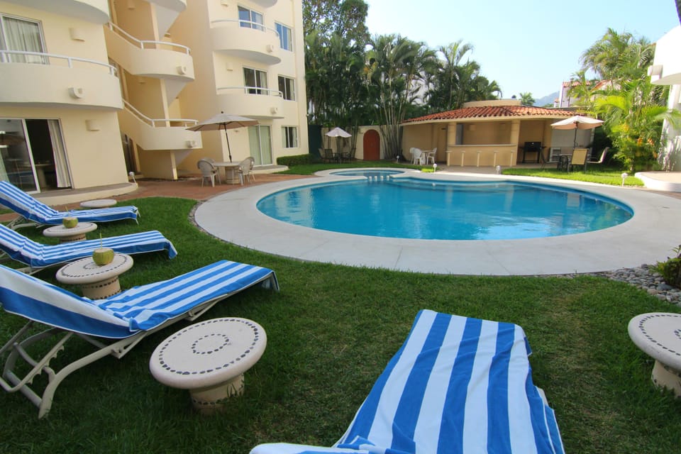 2 outdoor pools, sun loungers