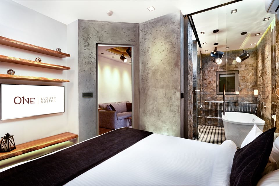 Luxury Apartment, 1 King Bed with Sofa bed | Egyptian cotton sheets, premium bedding, memory foam beds, minibar