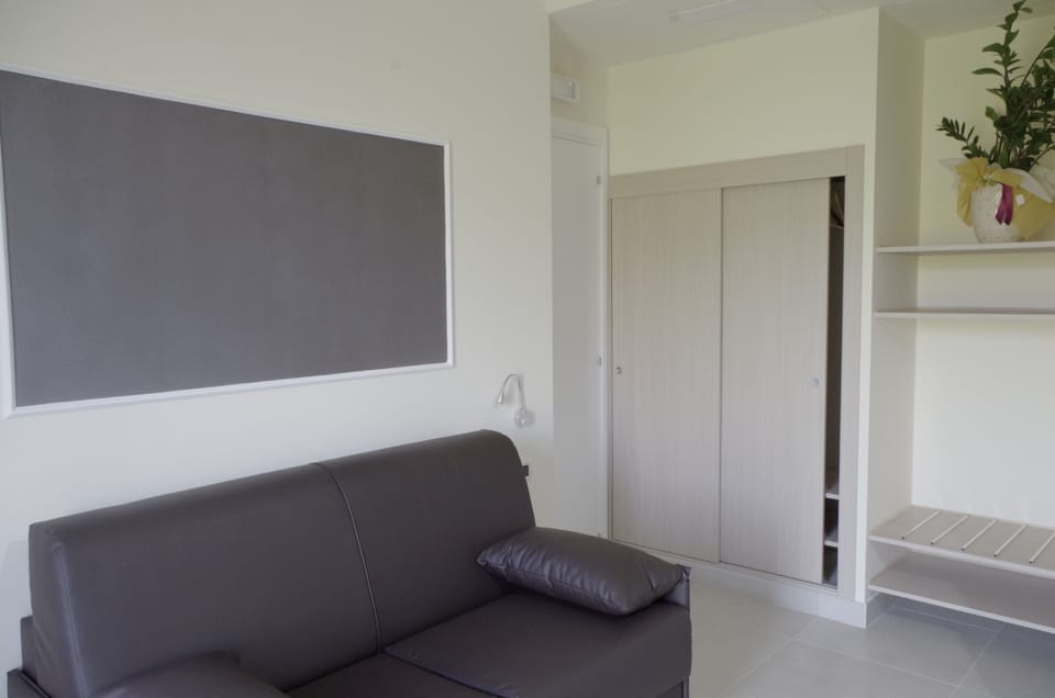 Comfort Room | In-room safe, desk, blackout drapes, soundproofing