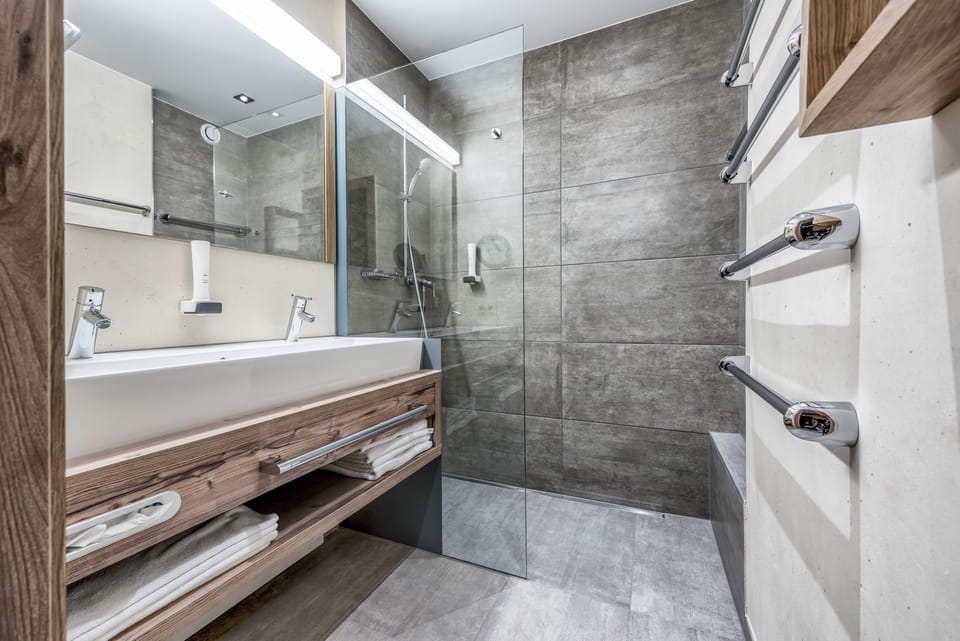 Shower, free toiletries, hair dryer, bathrobes