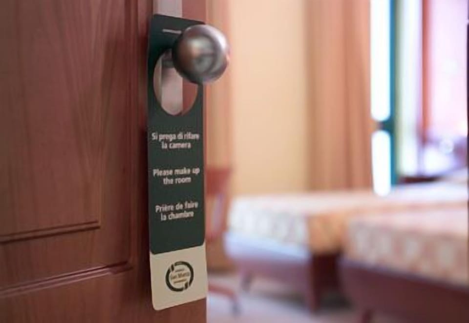 Triple Room, 3 Twin Beds | Minibar, in-room safe, desk, soundproofing