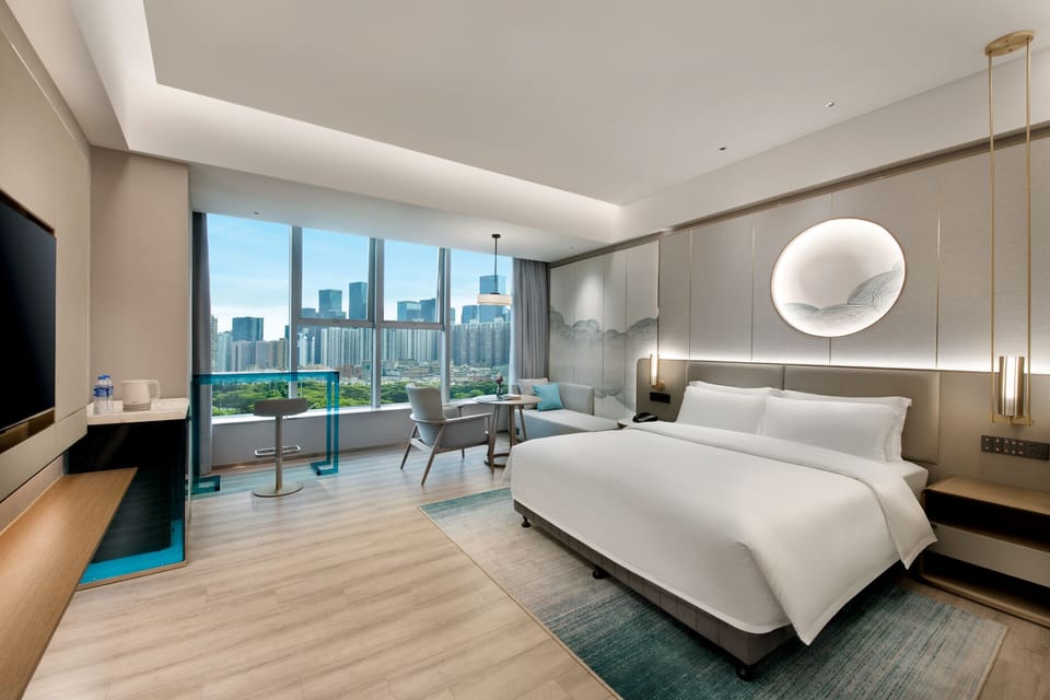 Executive Deluxe King-size-bed Room | Free minibar, in-room safe, desk, laptop workspace