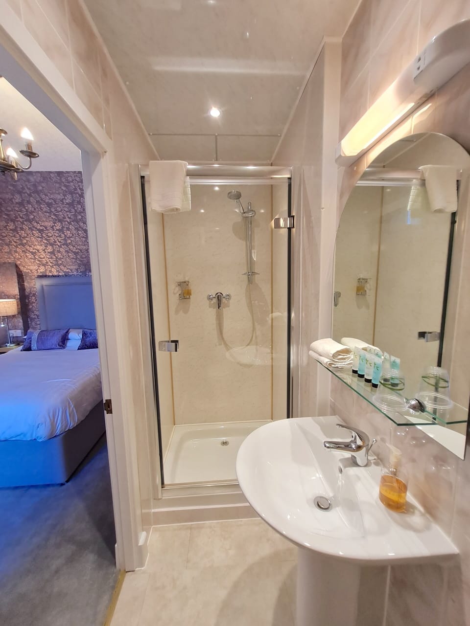 Double Room (Room 3) | Premium bedding, iron/ironing board, bed sheets