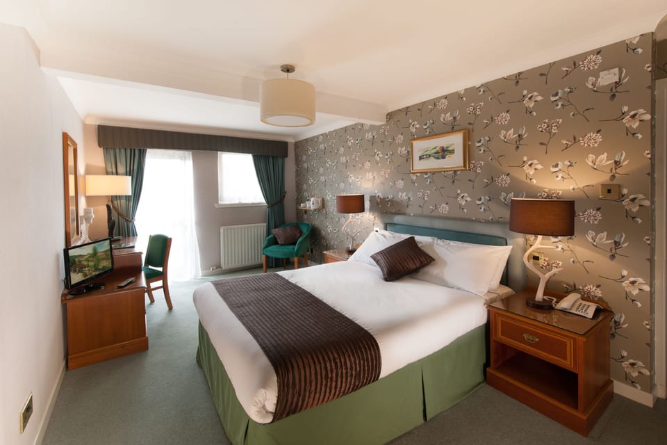 Desk, iron/ironing board, free WiFi