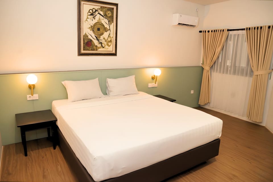 Deluxe Double Room | Desk, blackout drapes