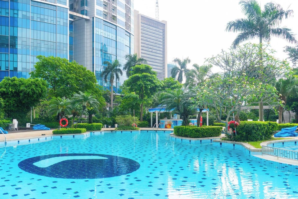 Indoor/outdoor pool