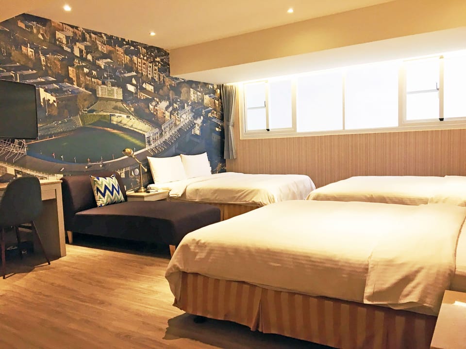 Deluxe Room | Down comforters, desk, soundproofing, free WiFi