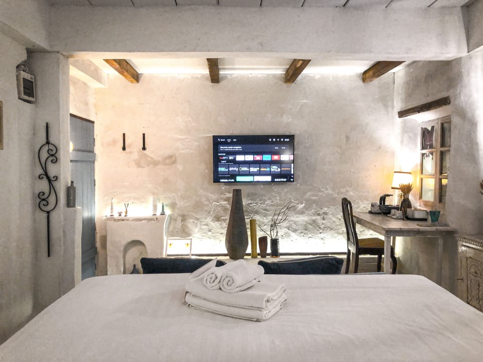 Pool Access Room B | Free minibar items, individually decorated, individually furnished