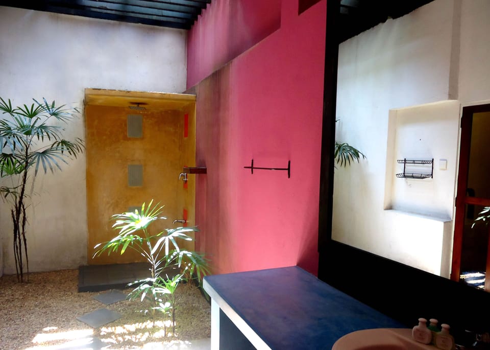 Standard Room | Bathroom | Shower, rainfall showerhead, free toiletries, hair dryer