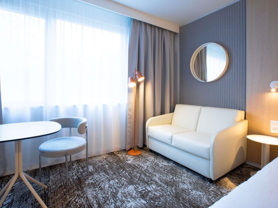 Premium bedding, desk, blackout drapes, soundproofing