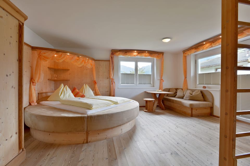 Room (Sonnenstrahl) | Hypo-allergenic bedding available, in-room safe, soundproofing