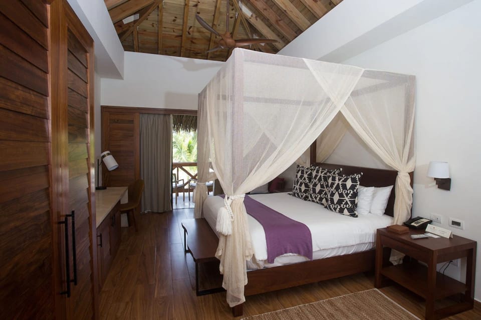 Preferred Club Bungalow Suite Pool View King | Premium bedding, free minibar, in-room safe, individually decorated