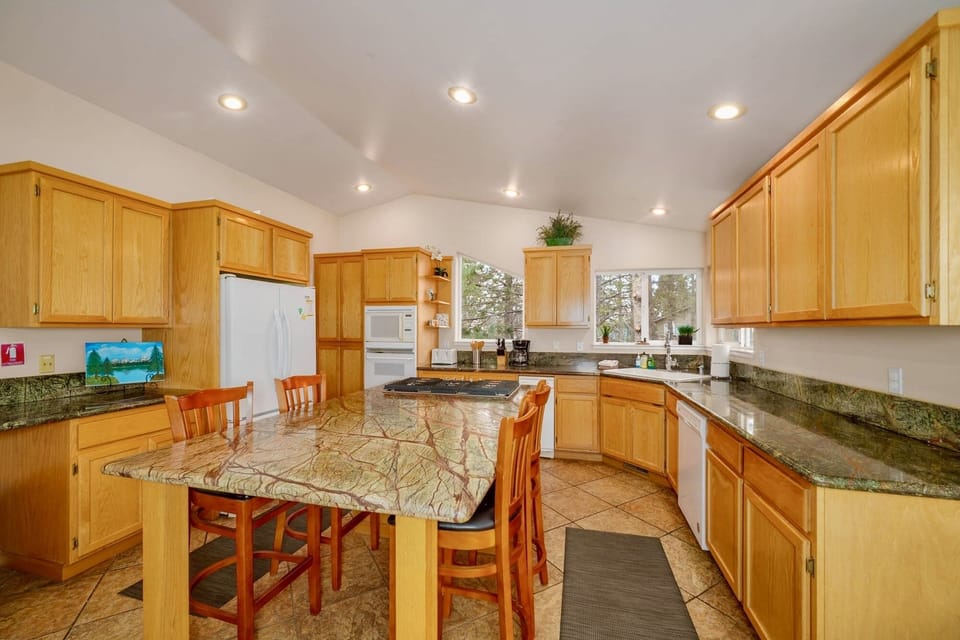 House, 4 Bedrooms | Private kitchen | Fridge, microwave, oven, dishwasher
