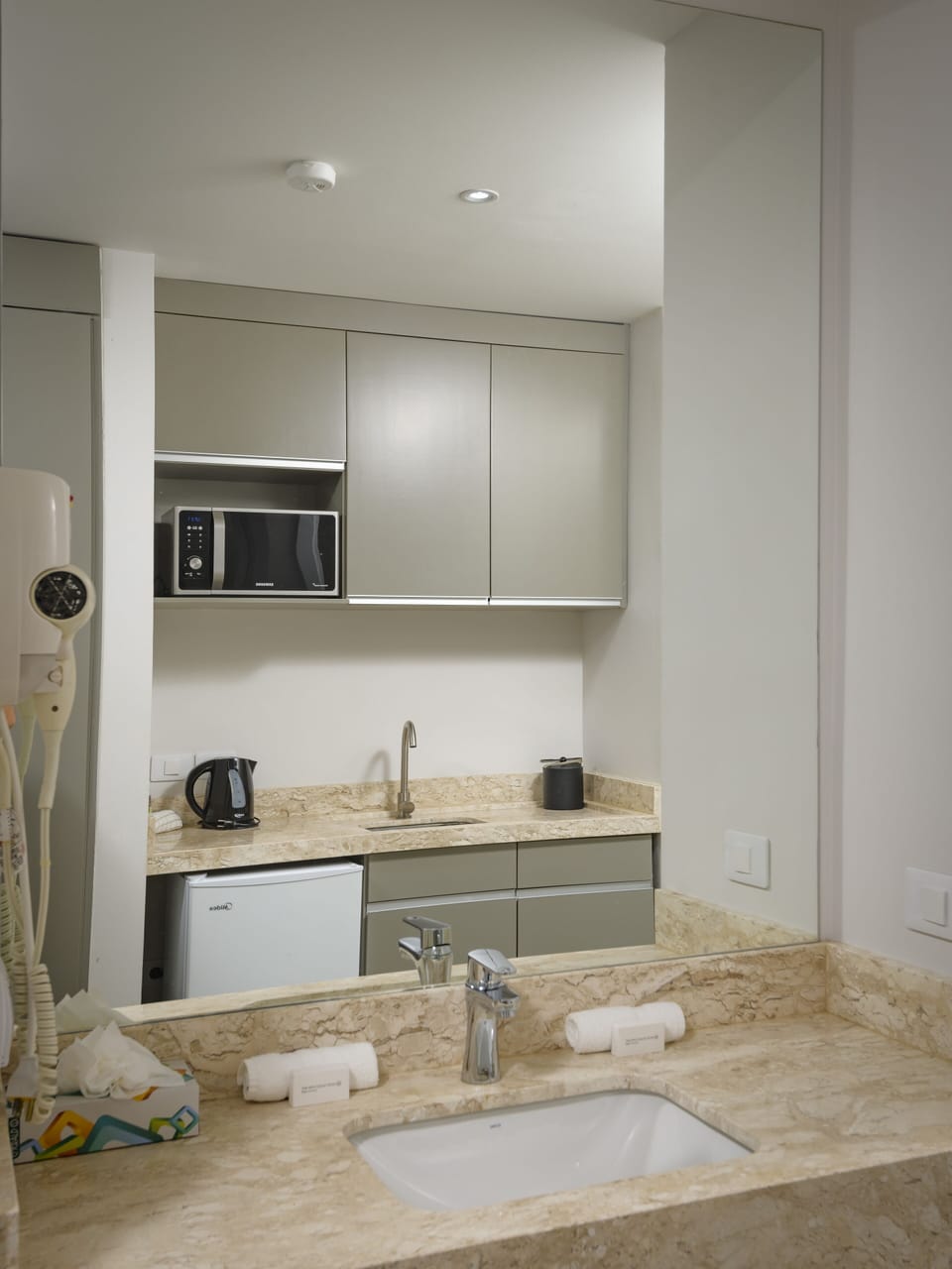 Signature Room | Private kitchenette | Fridge, microwave, coffee/tea maker, electric kettle