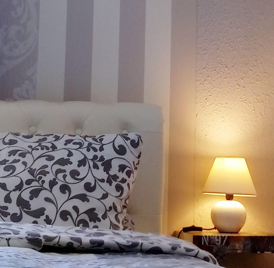 Design Double Room, Allergy Friendly | Premium bedding, desk, free WiFi, bed sheets