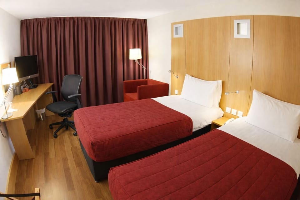 Premium bedding, in-room safe, desk, blackout drapes