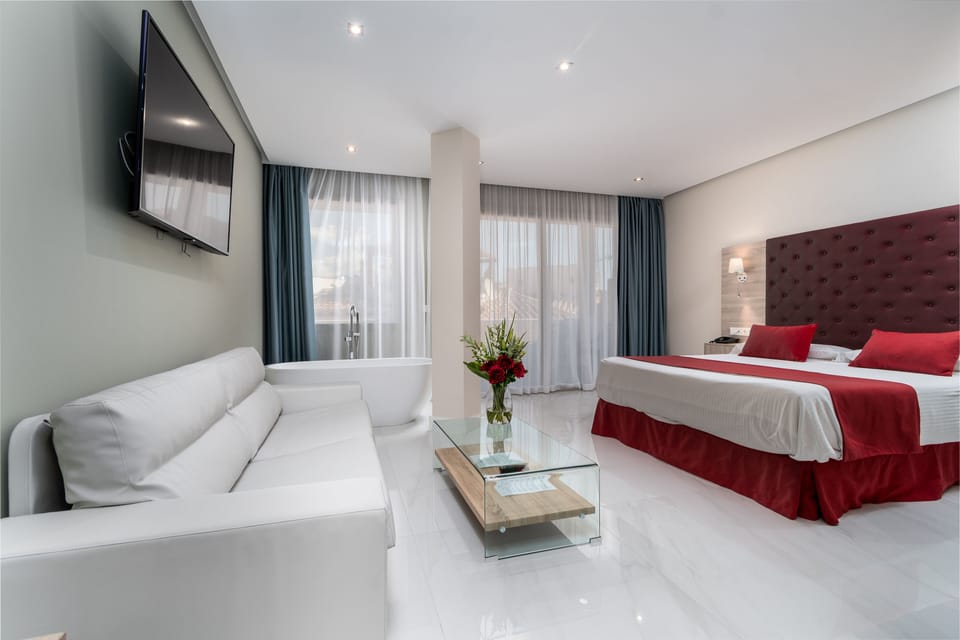 Junior Double Room, 1 Queen Bed | Memory foam beds, minibar, in-room safe, individually furnished