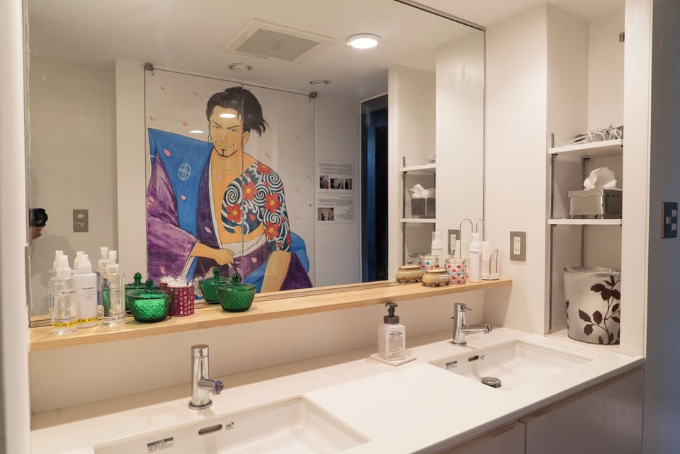 Standard Quadruple Room | Bathroom | Free toiletries, hair dryer, bathrobes, slippers