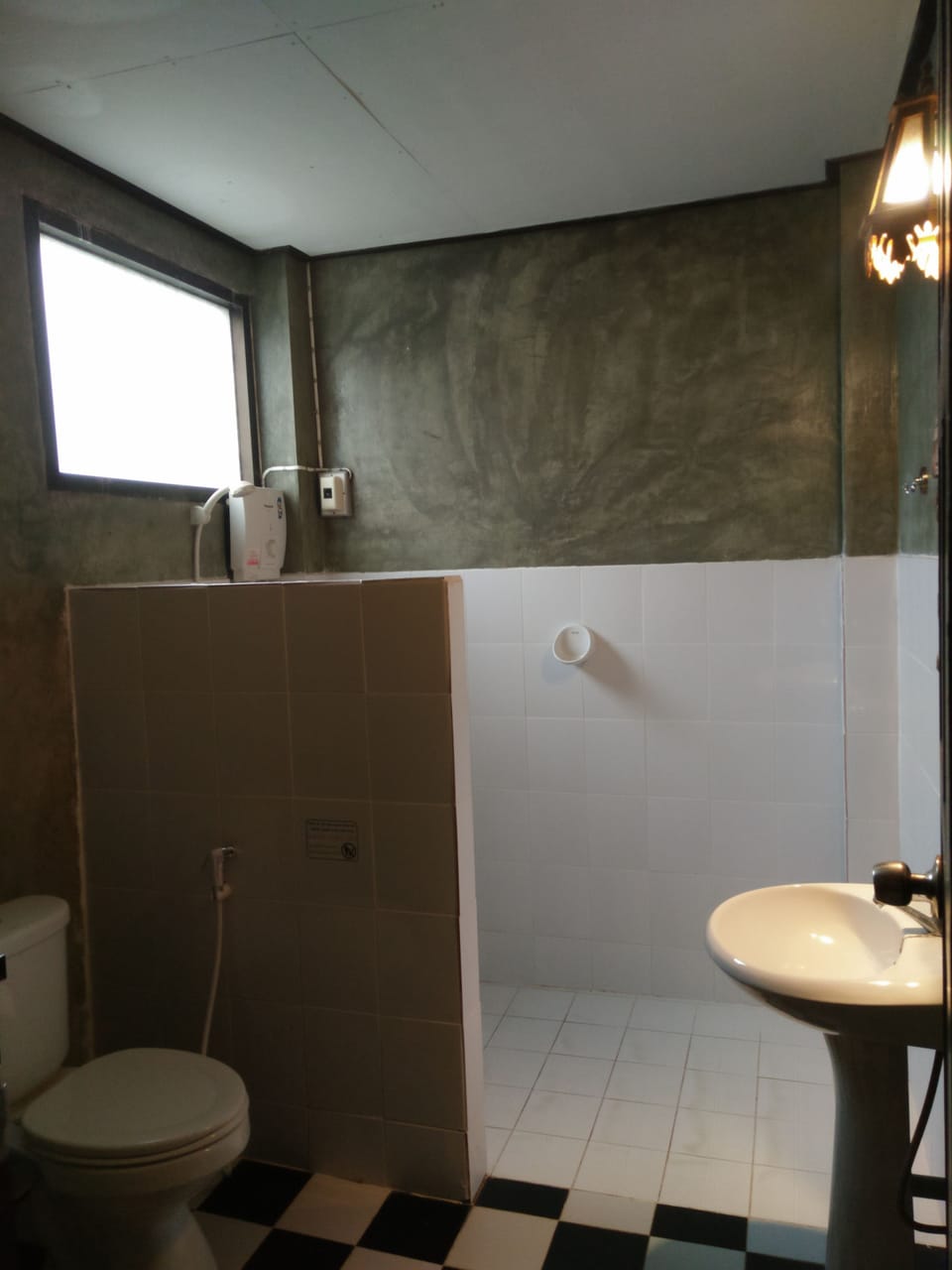 Standard Double Room, 1 Double Bed | Bathroom | Shower, free toiletries, towels