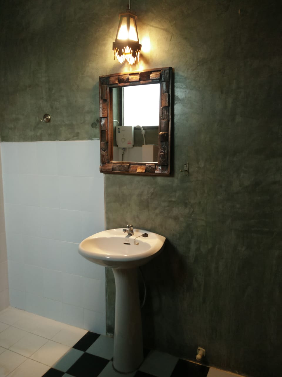 Standard Double Room, 1 Double Bed | Bathroom | Shower, free toiletries, towels