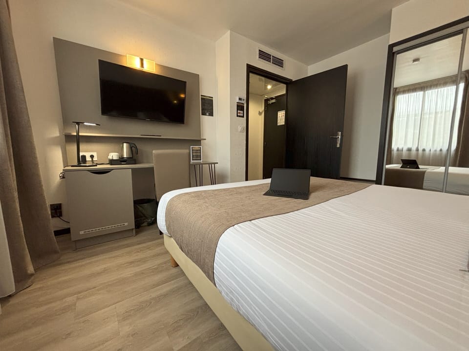 Comfort Double Room | Minibar, desk, laptop workspace, soundproofing