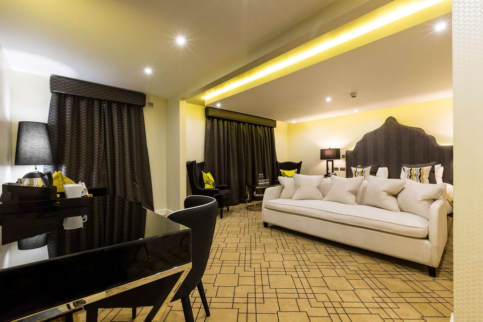 Junior Suite, 1 King Bed, Non Smoking | Desk, iron/ironing board, rollaway beds, free WiFi