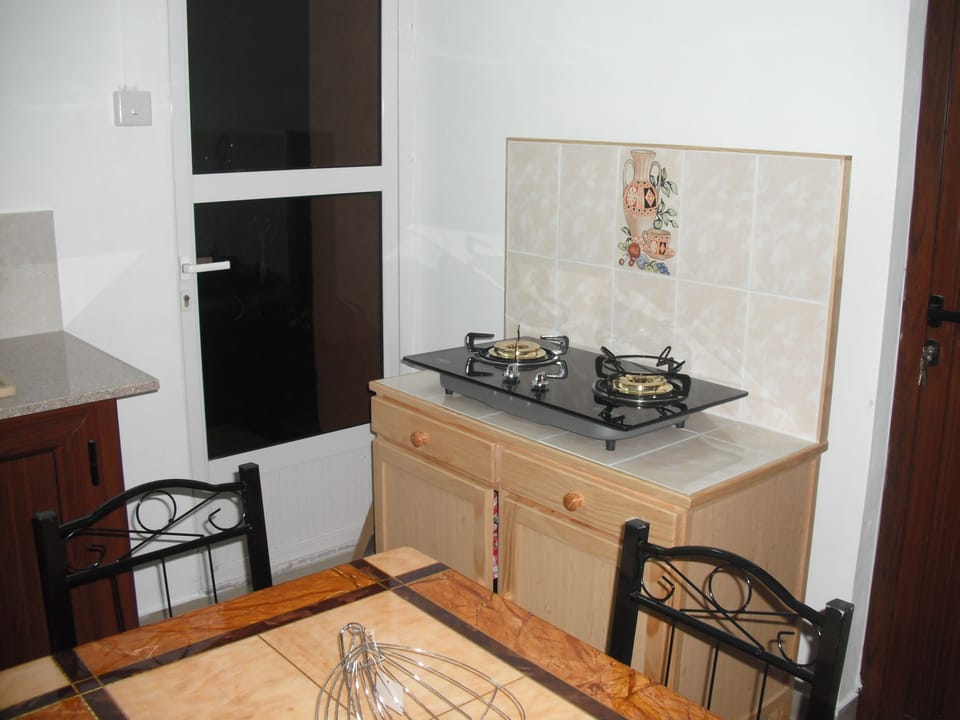 Traditional Room, 3 Bedrooms, Smoking, Pool View | Private kitchen | Coffee/tea maker, fridge, microwave, oven