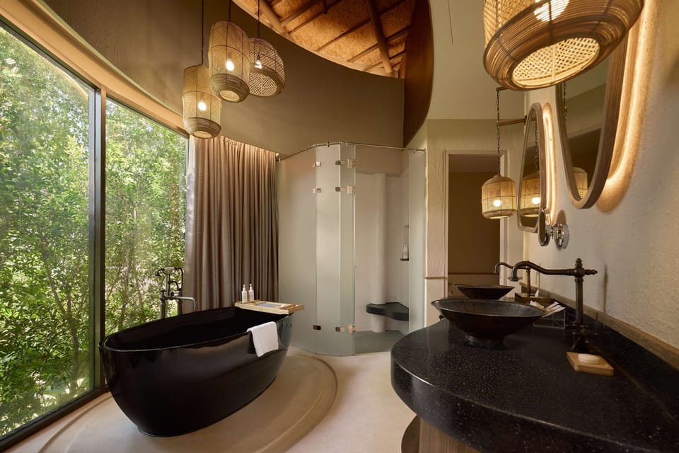 1 Bedroom Villa | Bathroom | Separate tub and shower, free toiletries, hair dryer, bathrobes