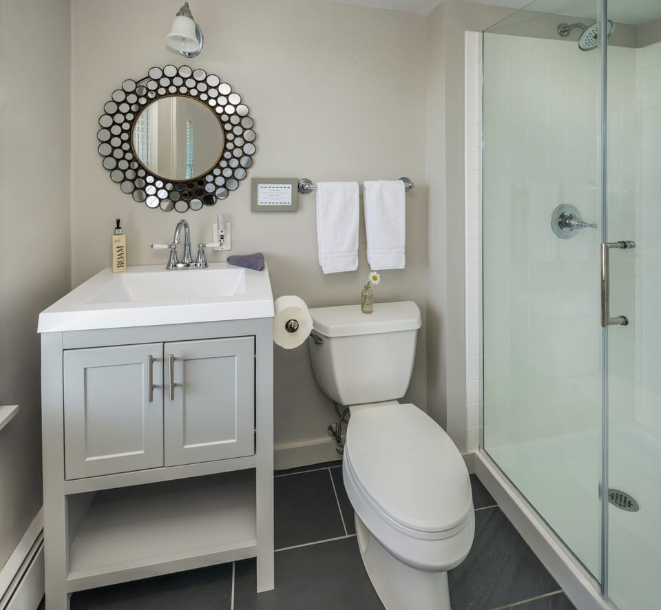 Shorekeeper (Private Bathroom) | Bathroom | Shower, designer toiletries, hair dryer, towels