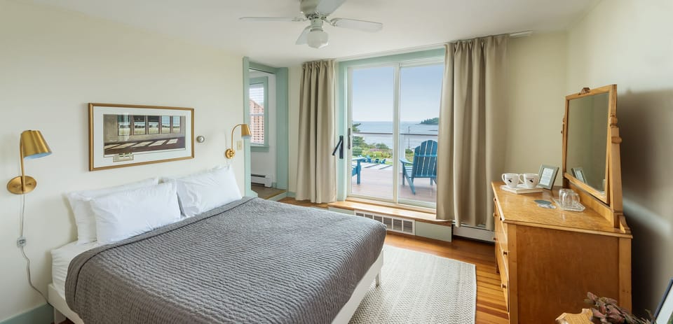 Causeway (Private Bathroom) | Egyptian cotton sheets, premium bedding, memory foam beds