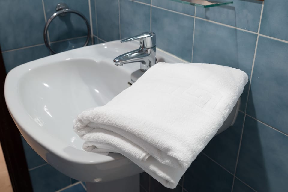 Bathroom sink