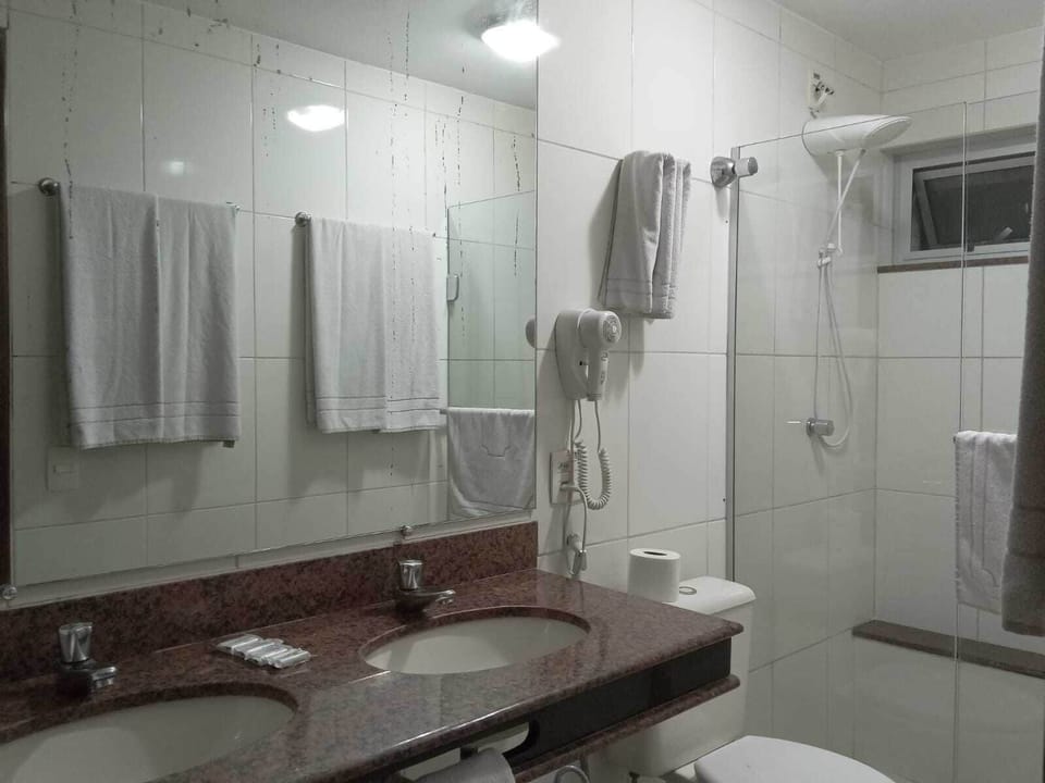 Deluxe Quadruple Room | Bathroom | Shower, towels, soap, toilet paper
