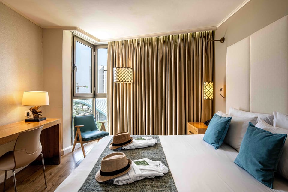 Classic Room | Minibar, in-room safe, individually decorated, individually furnished