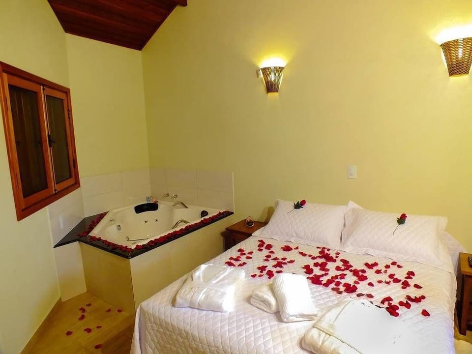 Double Room, Jetted Tub | Minibar, desk, free WiFi