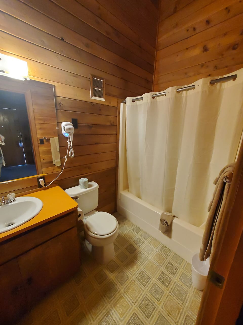 Virginian Resort Cabin in Winthrop