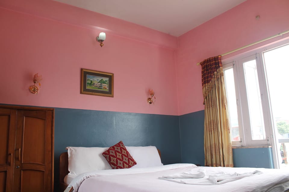 Standard Room, Smoking, Mountain View | Minibar, in-room safe, desk, free WiFi