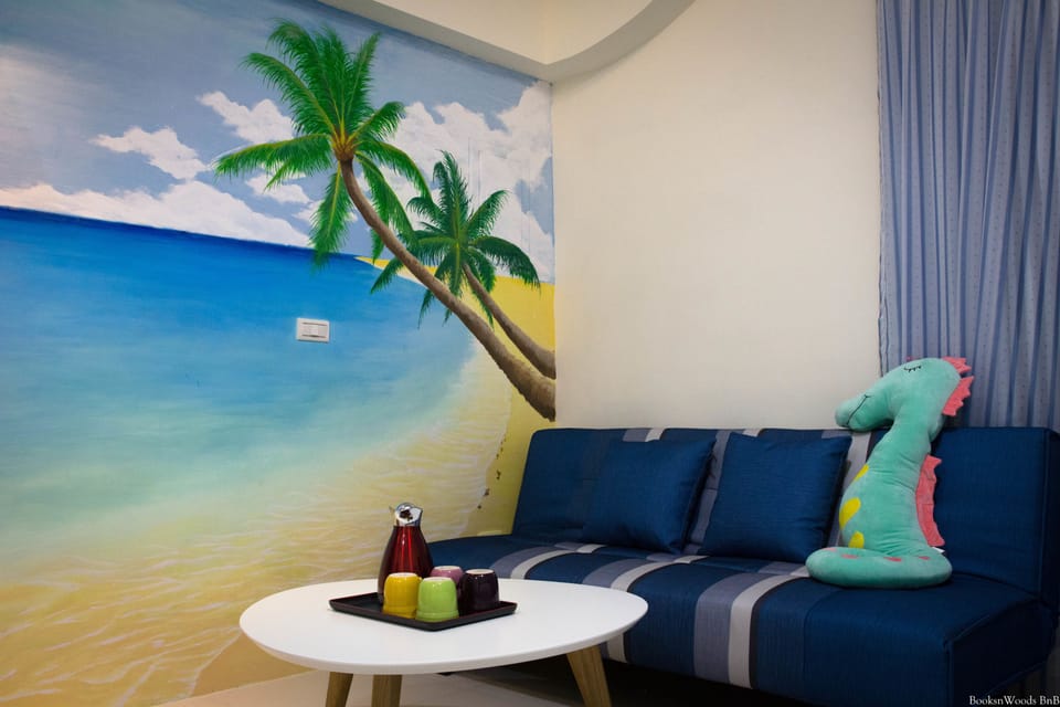 Family Room (-C-) | Desk, soundproofing, rollaway beds, free WiFi