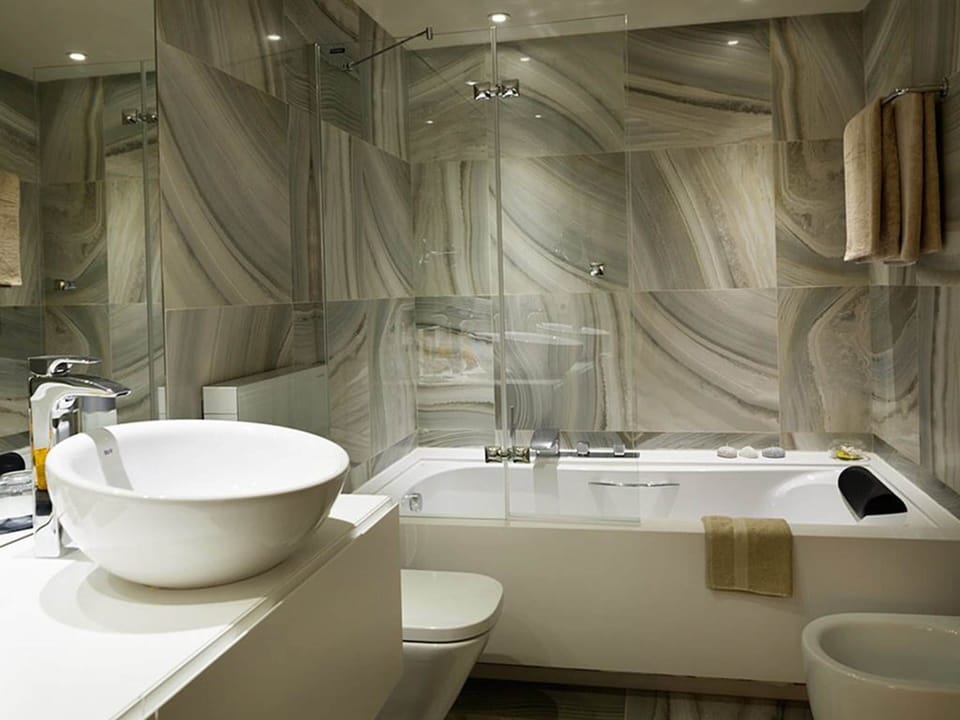 Shower, free toiletries, hair dryer, bathrobes